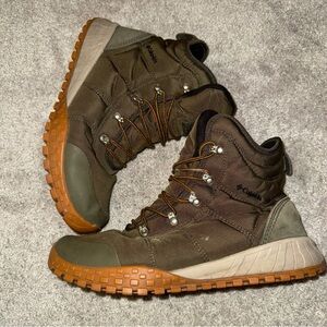 Columbia Fairbanks Omni-Heat Waterproof Boots 11.5 Nori/Canyon Gold 2806-384